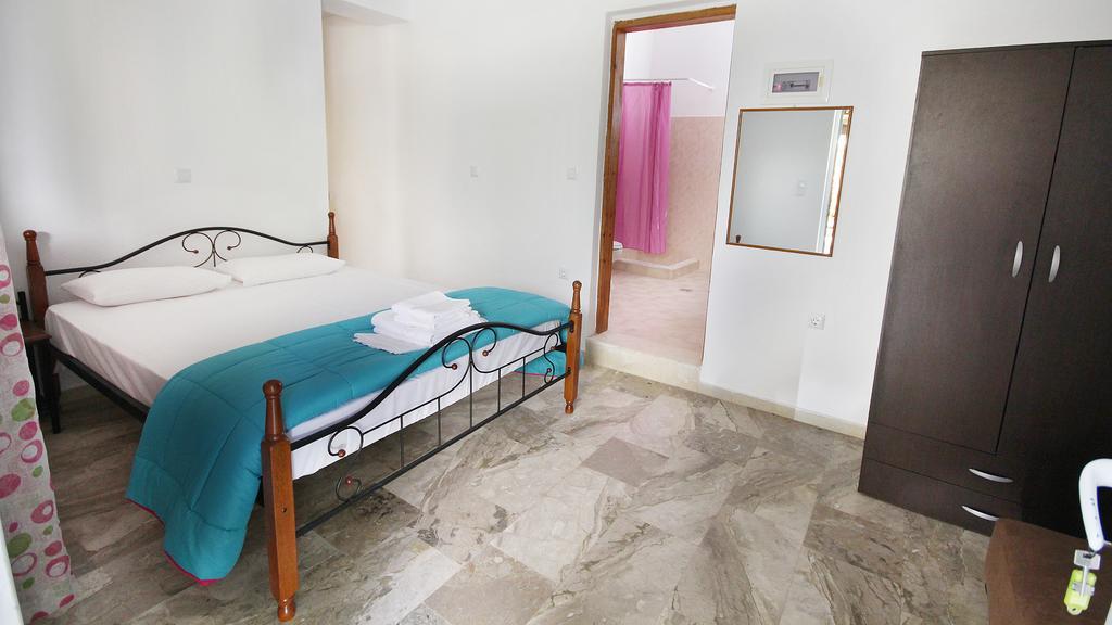Apartament Ampelos And *